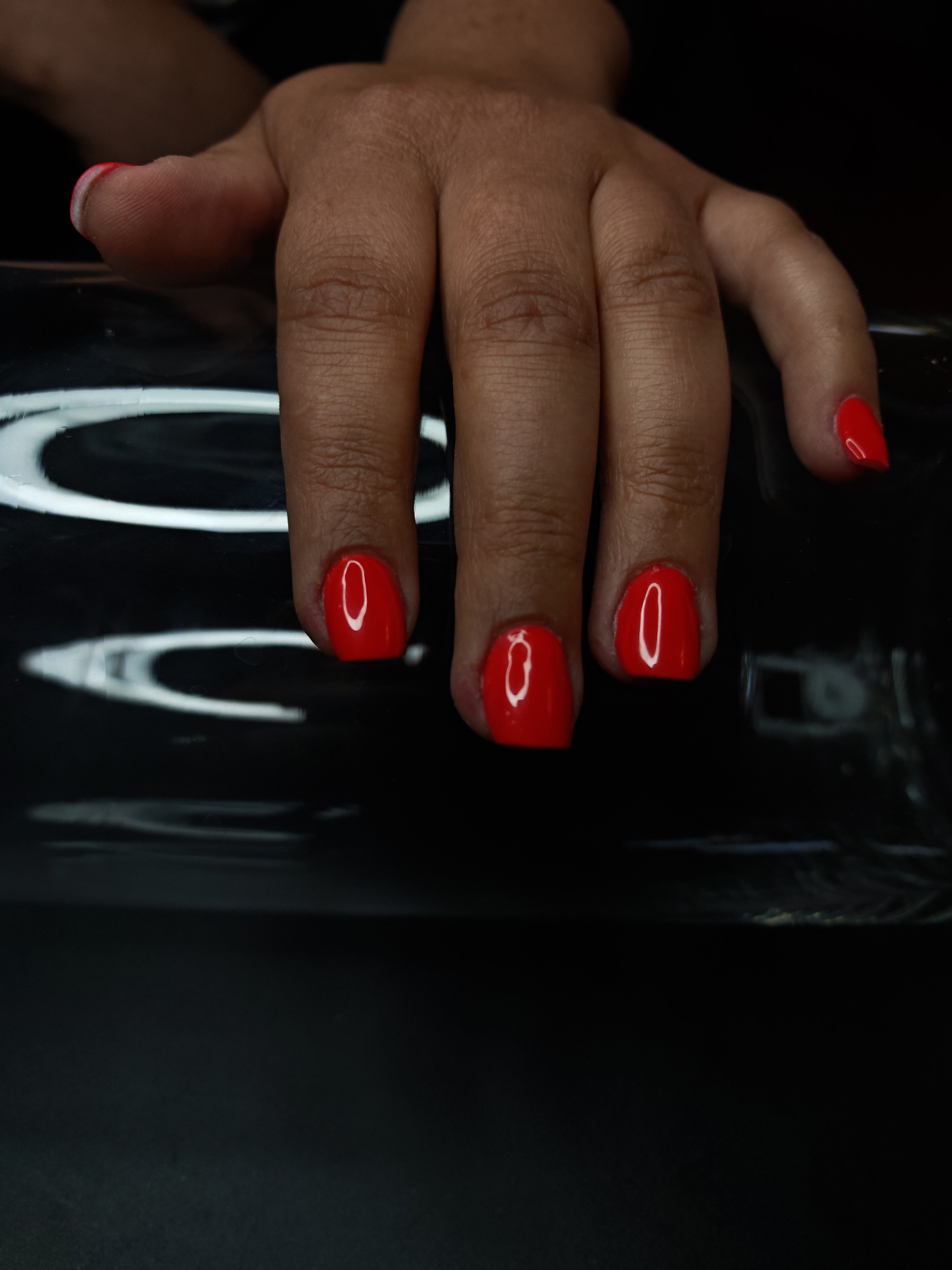 Crvena gel manikura — Doribelle